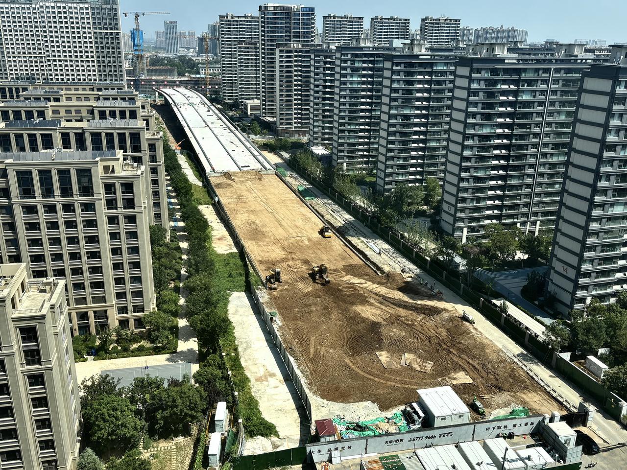 现场实拍！济南开源路跨铁路桥，最新施工进展来了！
图片由楼友“怪兽”8月9日提供