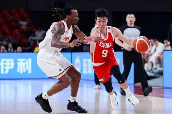 北京时间6月4日，中国男篮今夏热身赛背靠背比赛，继续坐镇主场对阵塞尔维亚KK F