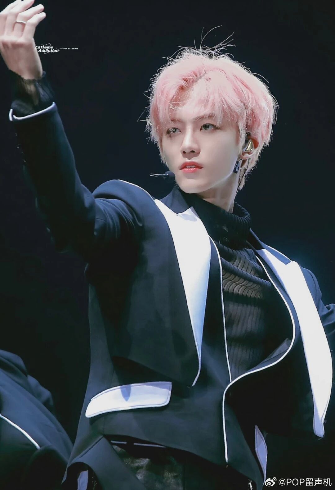 到现在还想着2019&2020的罗渽民的我真的是没救了，我的白发粉发蓝发黑发鹦鹉