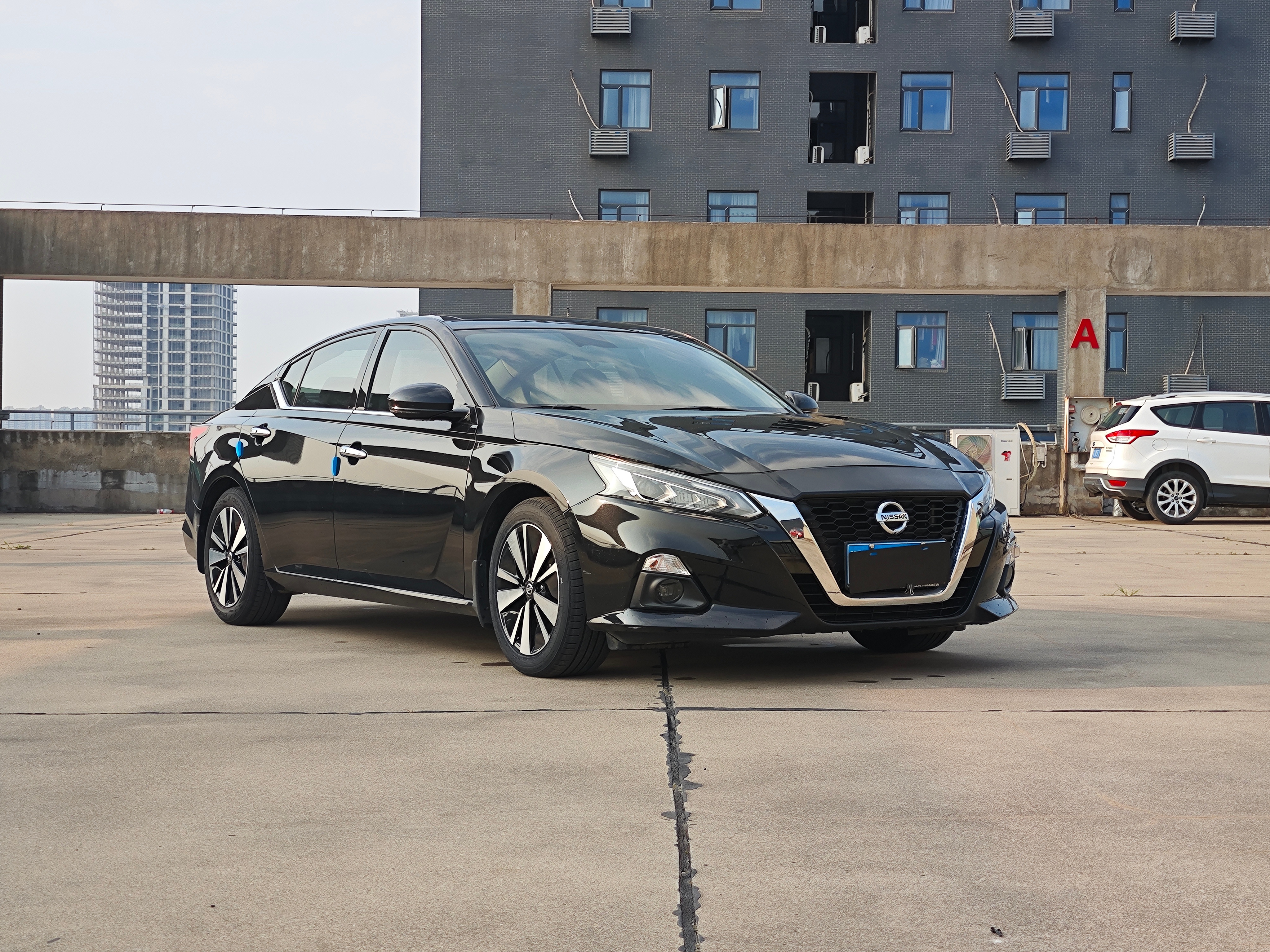 21年上牌日产天籁，21款2.0L XL舒适版，个人一手车，实表6.6万公里。车