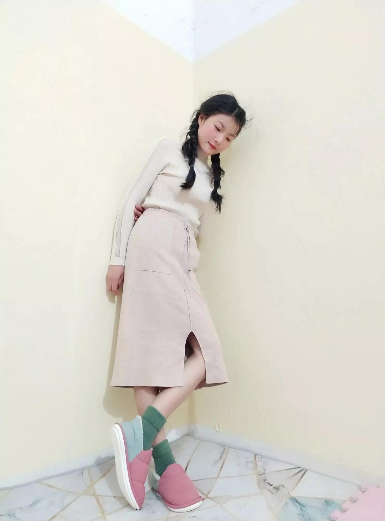 湖南还是很热，穿毛衣只是想体验一下秋天的感觉。#湖南天气#