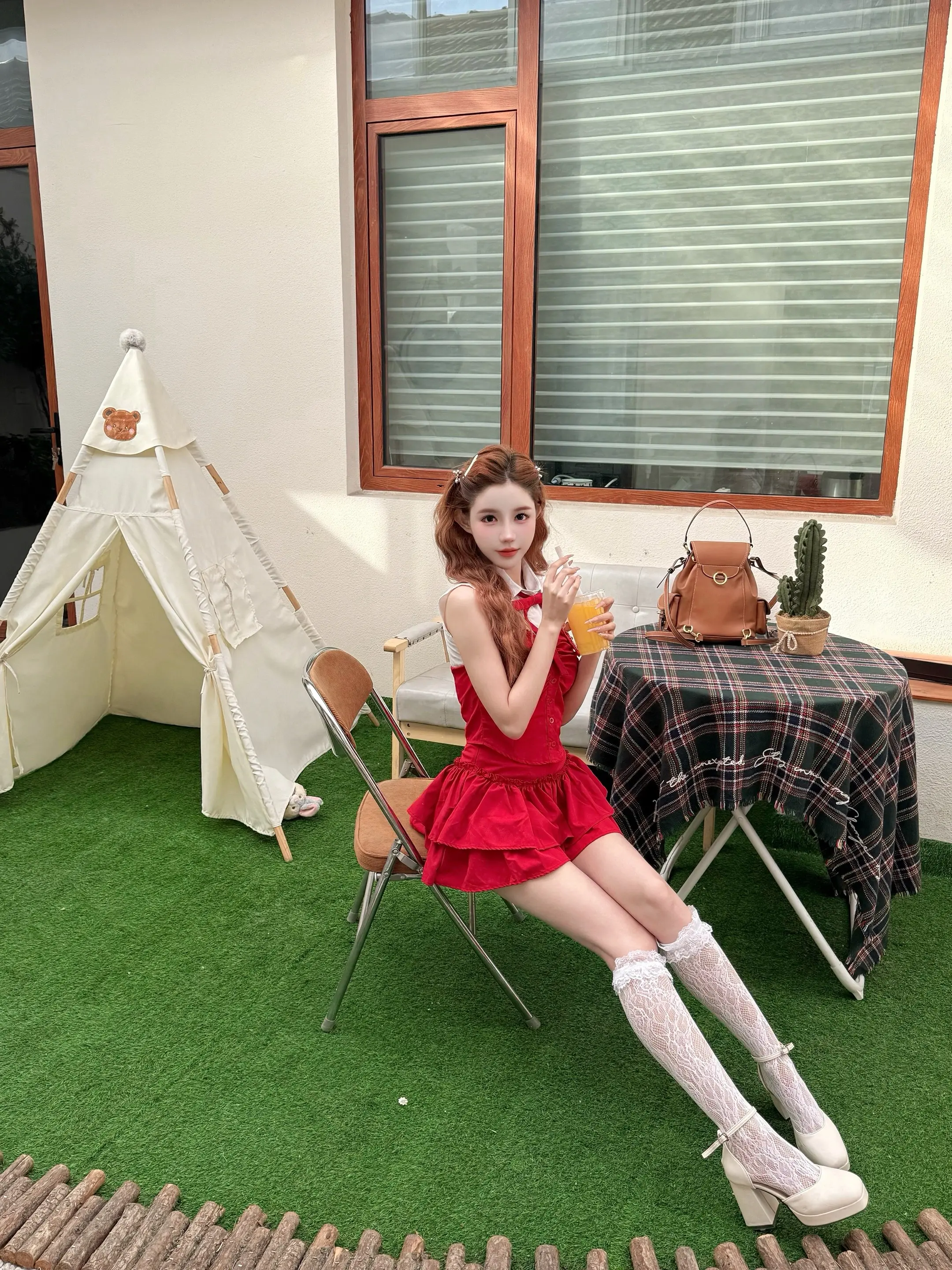 就让爱p图的我们 就让线下查无此人的我们 就让减龄加加加加到厌倦的我们...