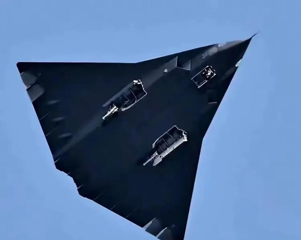 覆盖第二岛链的中国六代机，会不会让美军加油机变成活靶子。

2025年1月，美国
