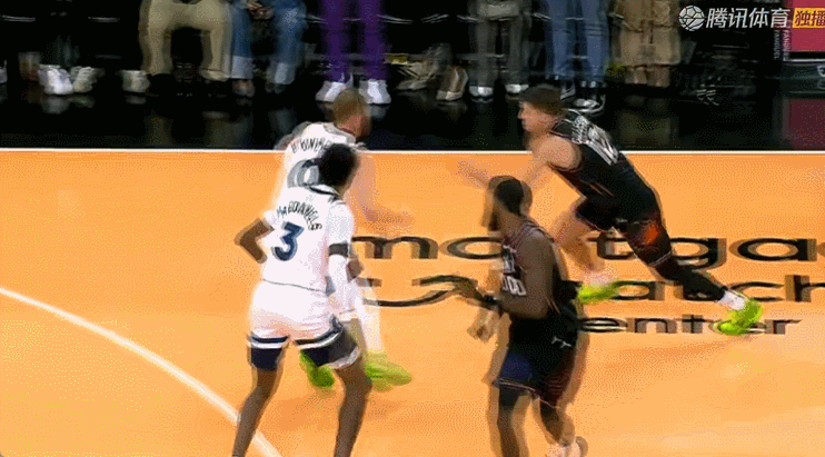 真是艺高人胆大，球队前两个得分点被罚下，吉莱斯皮临危授命，突破后命中准绝杀。太阳