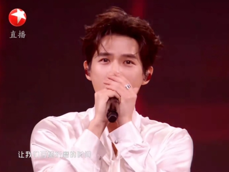 🥺呜呜 王安宇你唱的好好听 好帅 台下那片蓝海我真的不能握的手 从此匿名的朋友