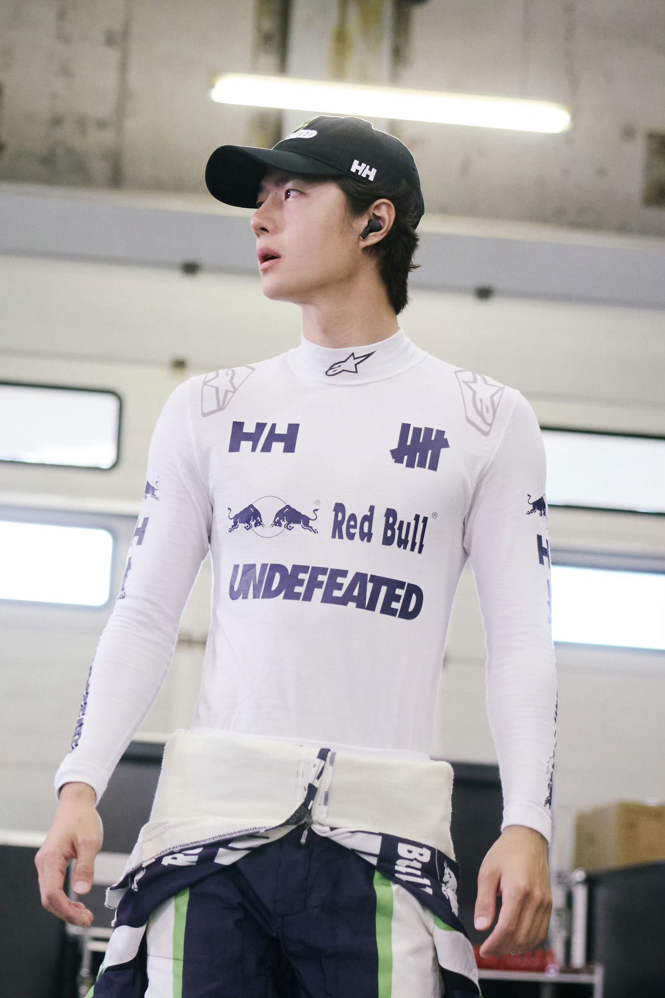 王一博 wyb85racing 愿你眼里有光，脚下有路，心中有方向。早安💚​​