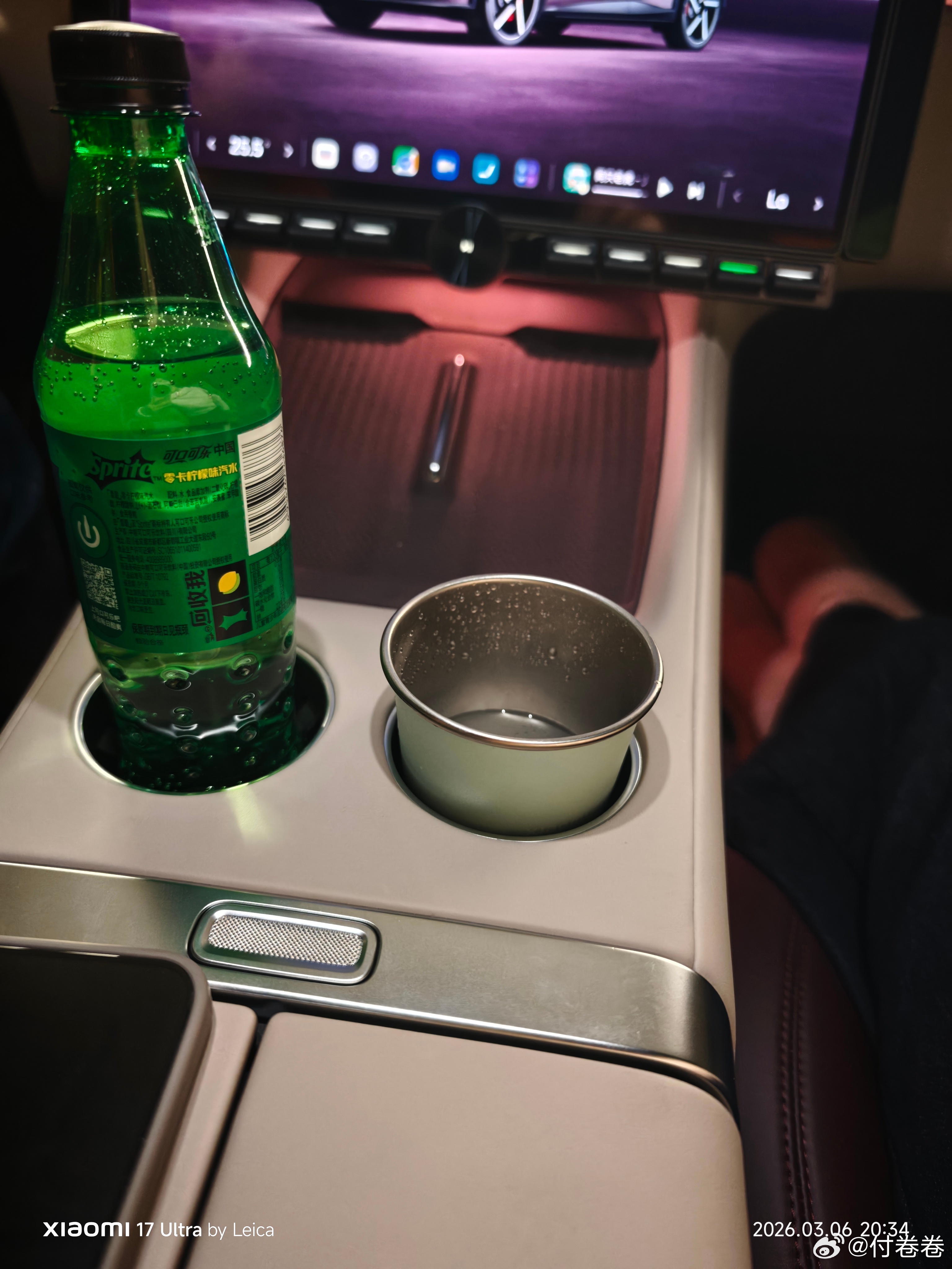 小米不锈钢杯跟YU7杯架很配 小米汽车小米YU7付卷卷爱粟