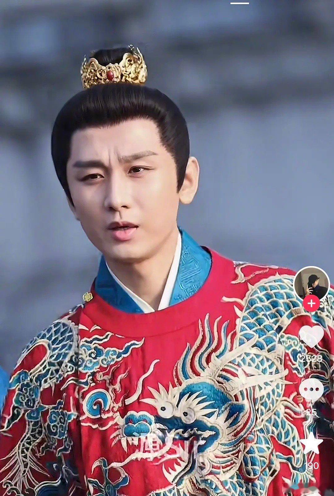 成毅两京十五日路透，妆造如何～ 