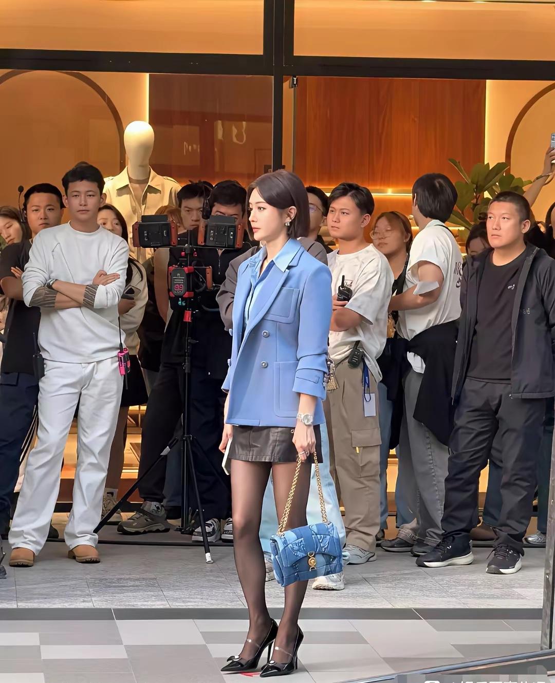 高跟鞋不合适吗？缠上胶带