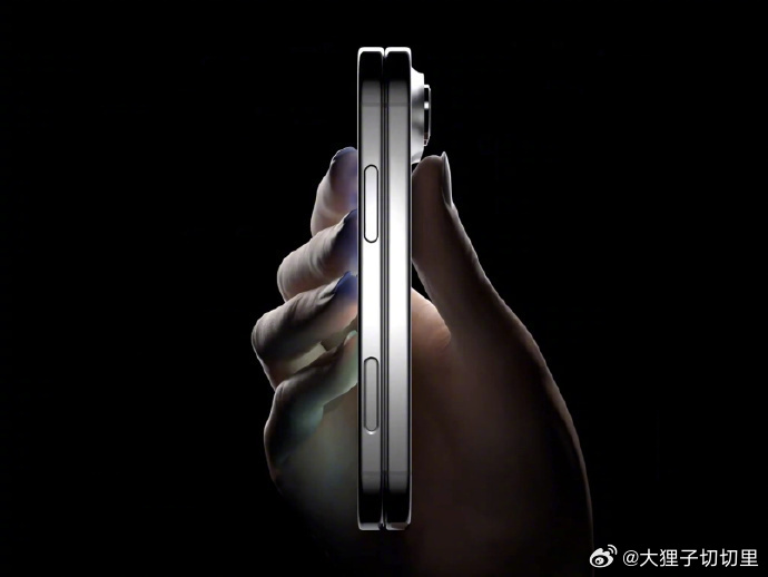 iPhoneFold再曝渲染图 看样子，苹果折叠屏还真有可能做成宽幅内折的形态。