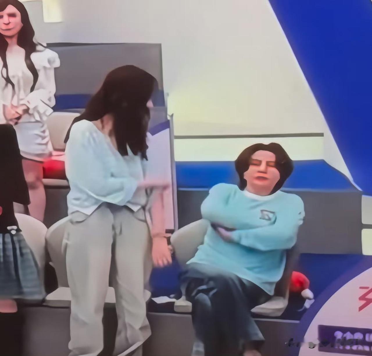 李小冉也头痛了
她根本没想到王濛会这么直接，一点情面都不留，甩开她的手一次两次，