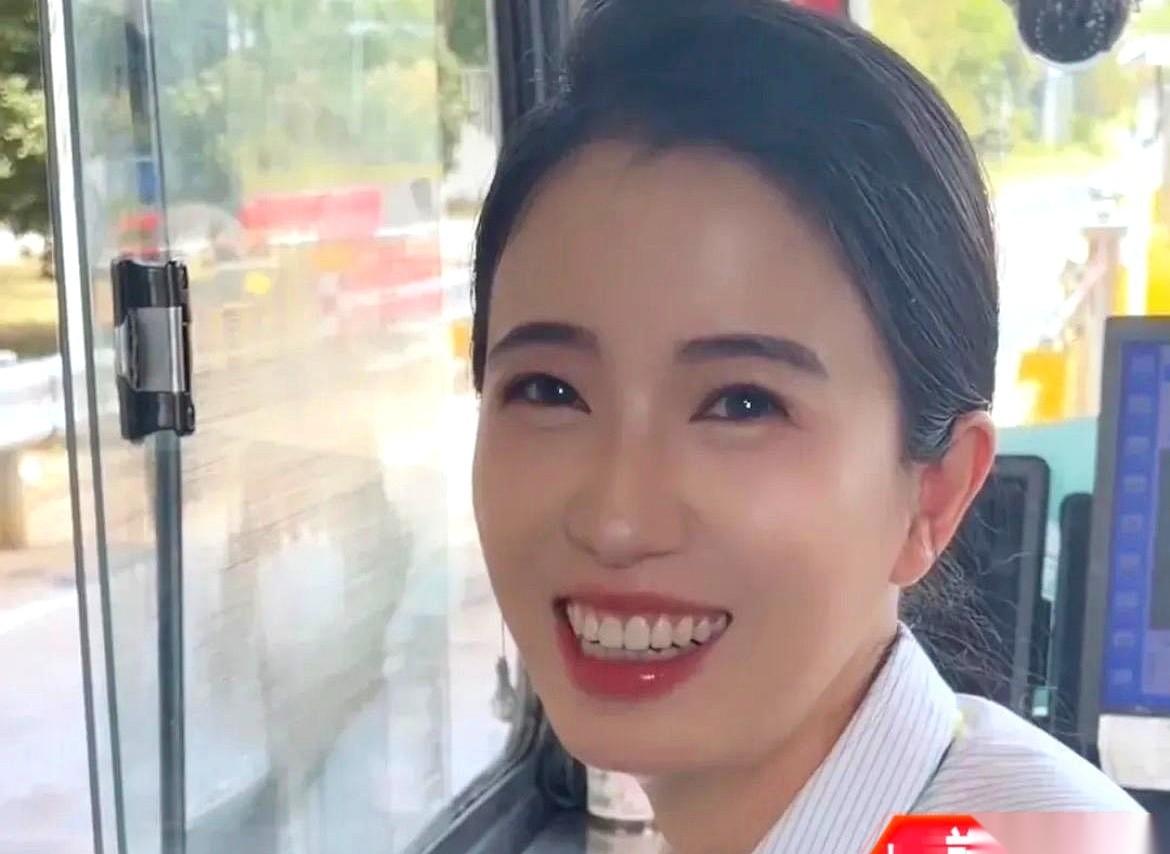 1396元的过路费，货车司机硬是掏不出来。
7月21日，三十多度的高温，杭千高速