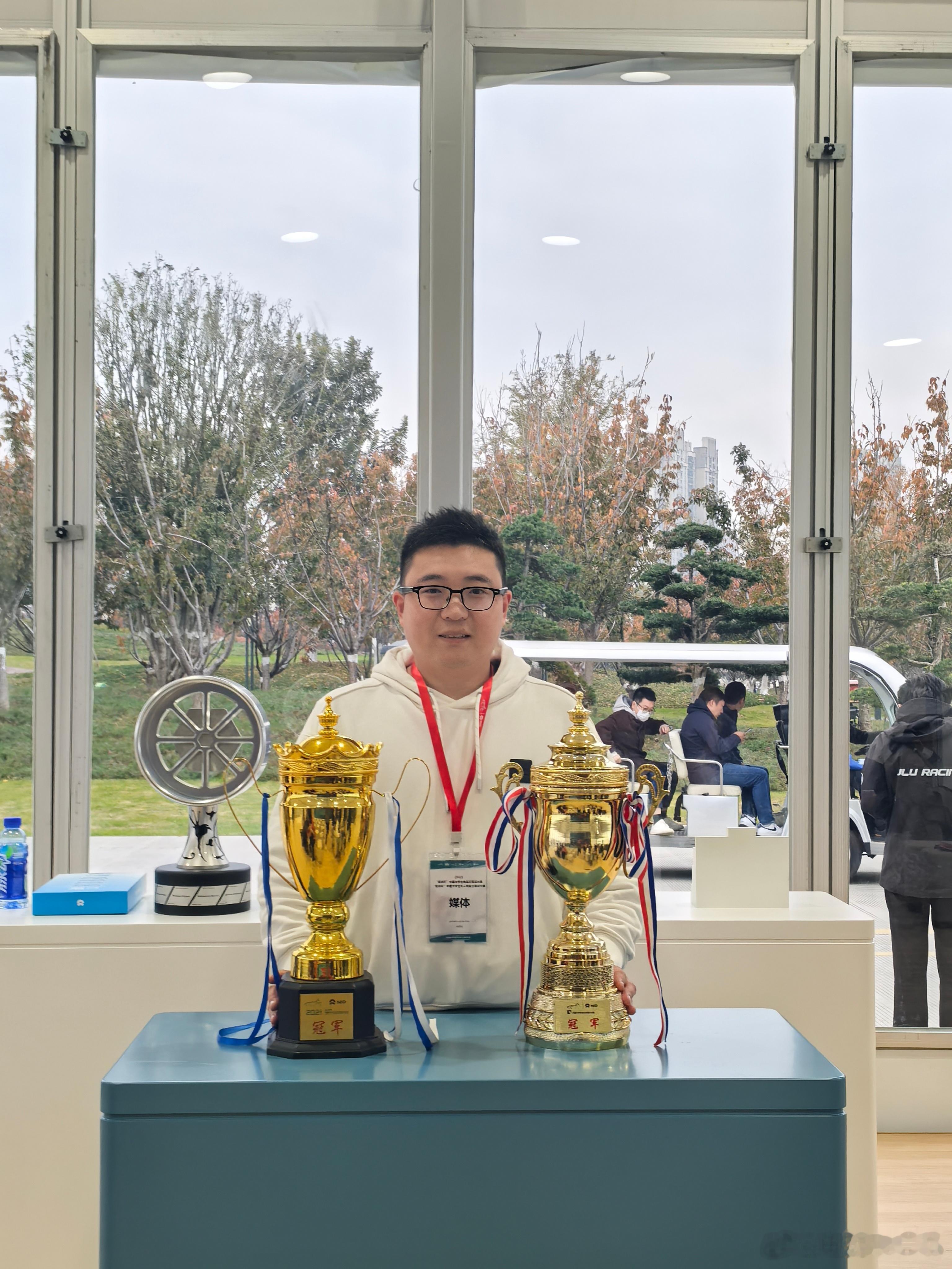 重磅！“蔚来杯”大学生方程式方程式冠军诞生了！！请大家恭喜我