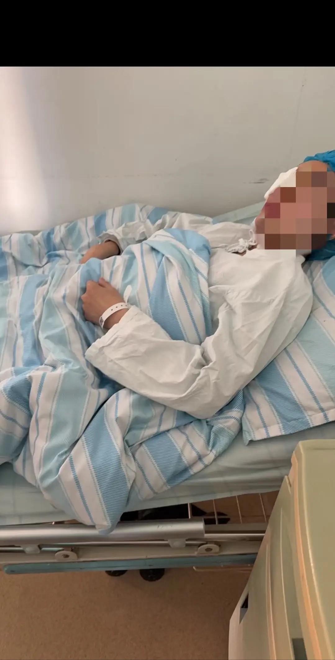 5月14日报道，浙江瑞安，42岁小学英语老师课间看到1男1女2名6年级学生在教室