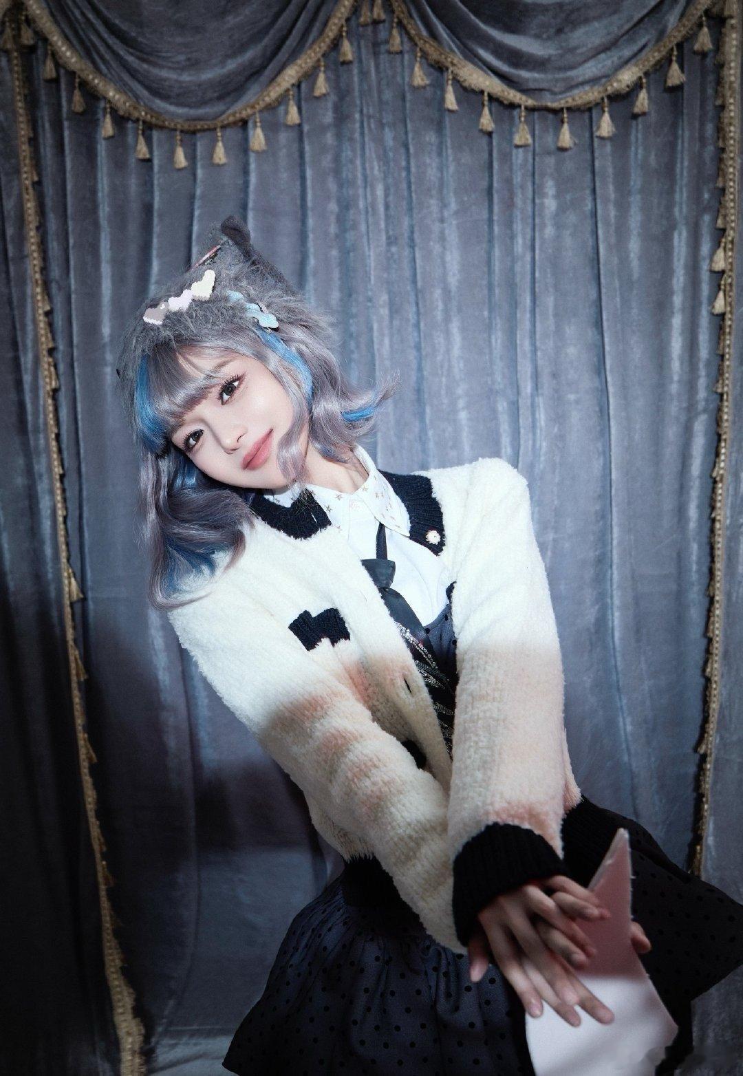 黄霄雲我没有做妆发 黄霄雲去张杰演唱会，还成功当选了一回幸运观众，抽到奖后第一反