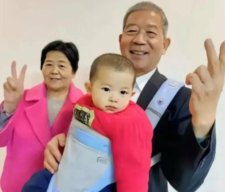 2019年，山东67岁的田新菊意外怀孕，虽遭医生劝阻、儿女反对，甚至女儿放话断绝