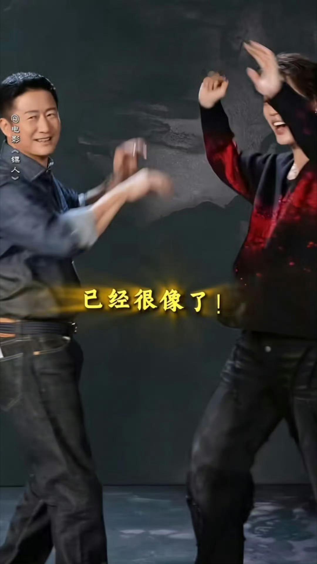 吴京跳刀马刀马 吴京为《镖人》跳刀马超拼，求夸小表情超可爱！春节档全家必看，预售