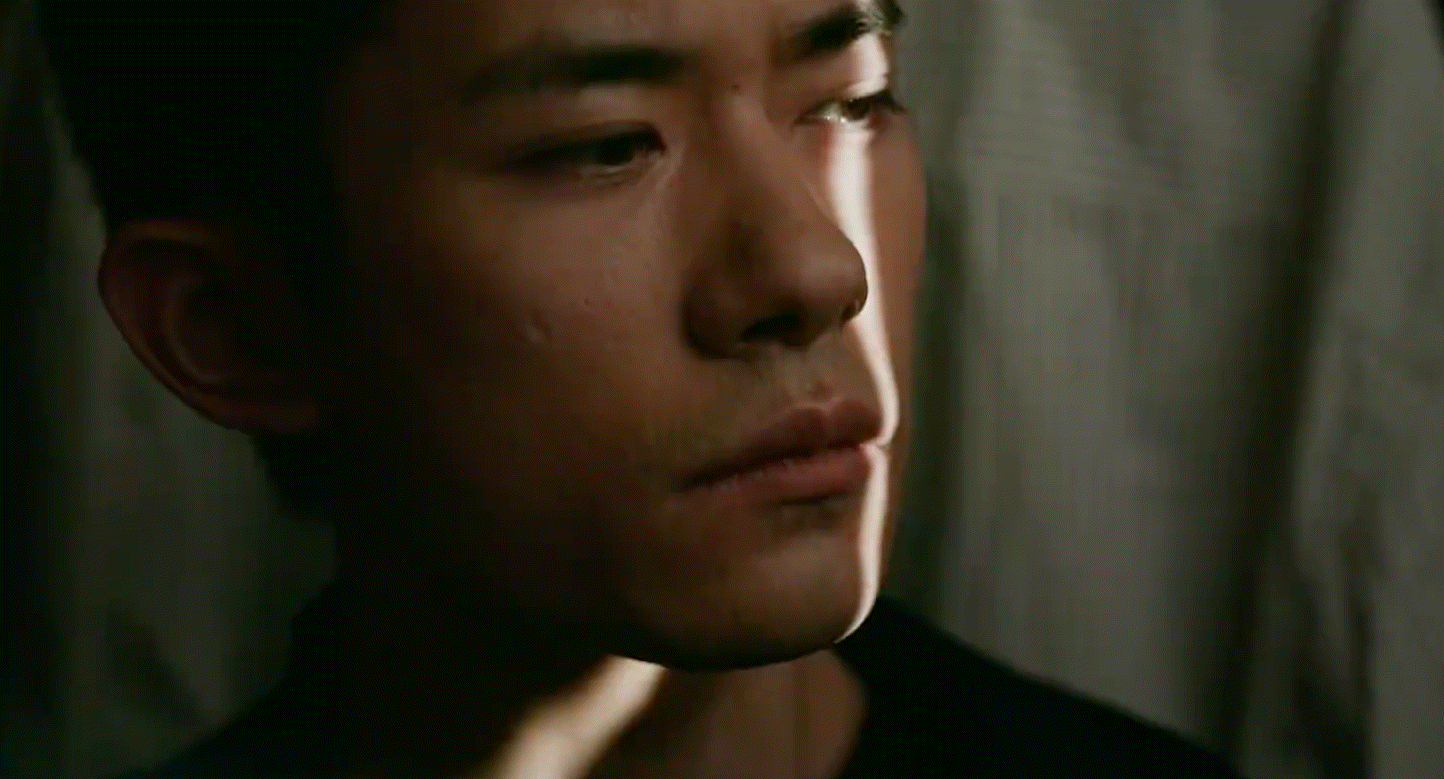 易烊千玺严迪太夯了 家人们，一定要夸夸易烊千玺演的严迪！专业能力超强，冷静得让人