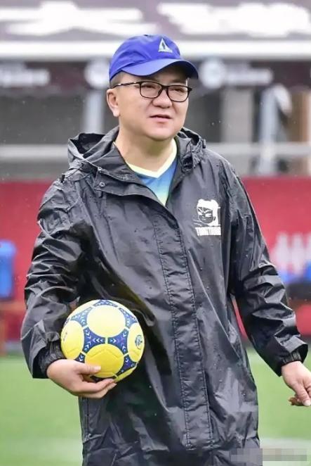 还是白岩松敢说！中国足球小将夺冠后，白岩松针对董路的这段独白，真的是发自肺腑啊。