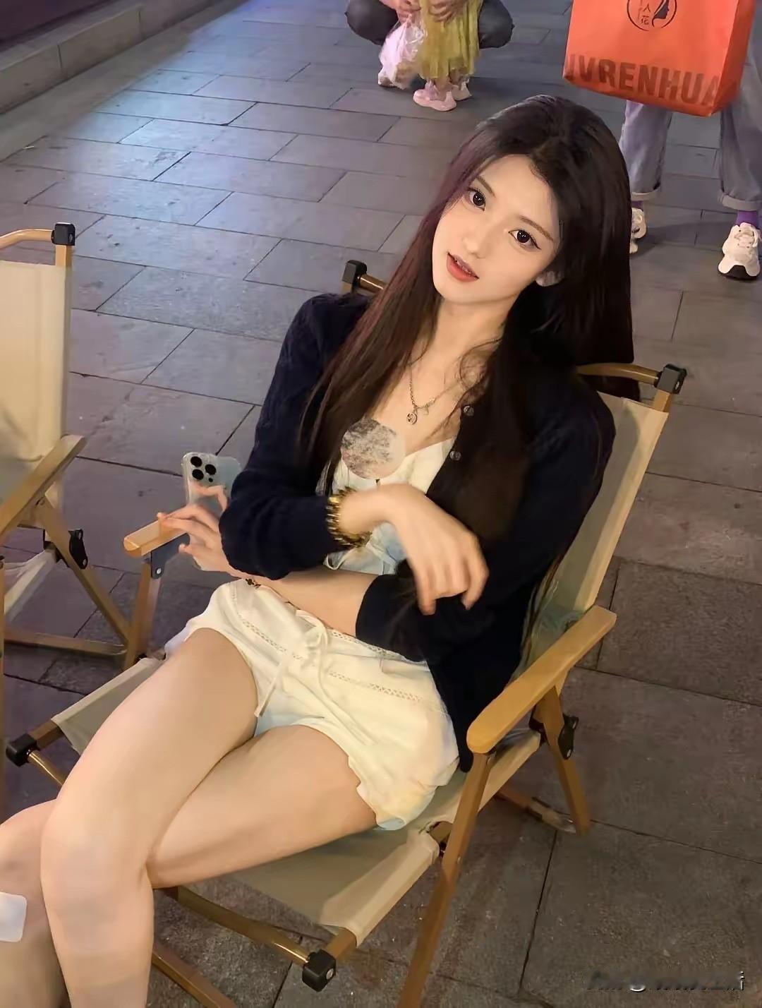 我可不支持男性拥有育儿假哈。虽说育儿这事儿是男女双方的责任，可男性那生理结构，就