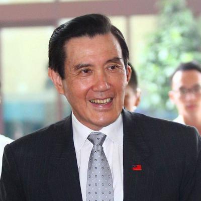马英九一句话炸翻两岸！表面谈“和平民主”，实则把统一的判断权悄悄递给了岛内民意！