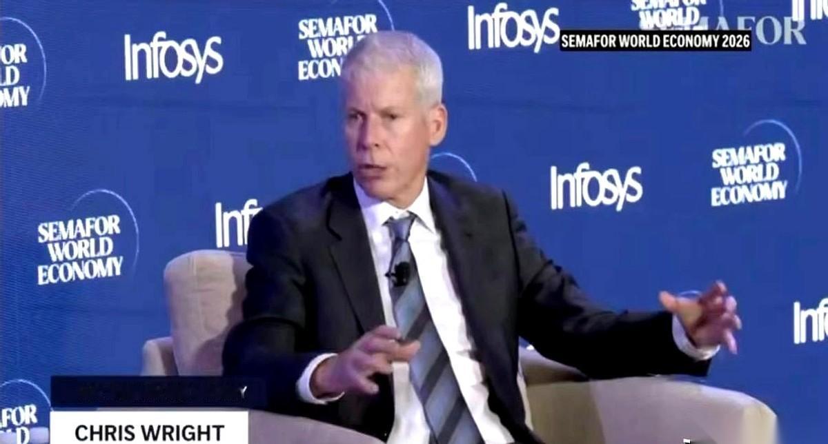 美国能源部长克里斯·赖特在峰会上挑明了：接下来几周，全世界都要做好油价“冲顶”的