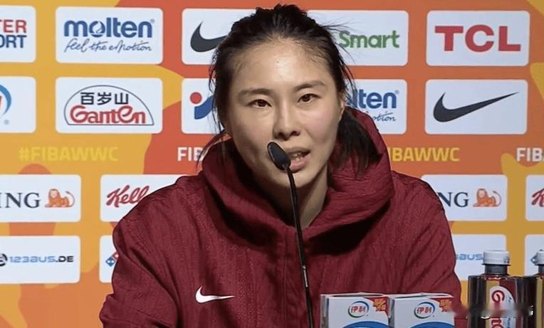 王思雨谈中国女篮大胜意大利女篮：

“我觉得，战胜捷克队的那场比赛，给了我们很大