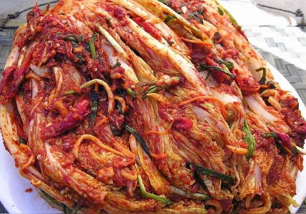 为什么韩国人那么喜欢吃泡菜？因为吃泡面太多，得解腻啊。