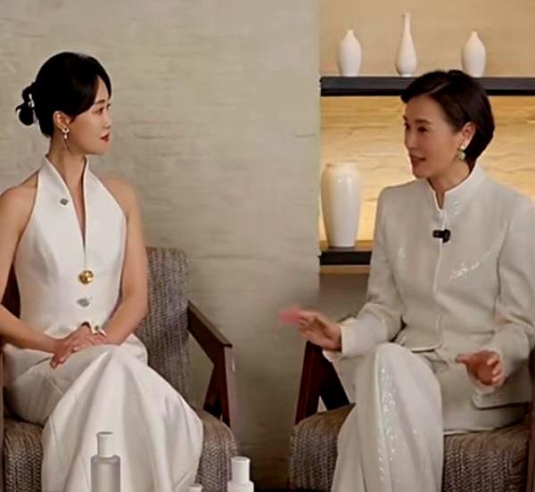 吴越这段采访，真有点一语点醒梦中人。
她说守住纯真，不是硬扛，也不是瞎乐观，而是