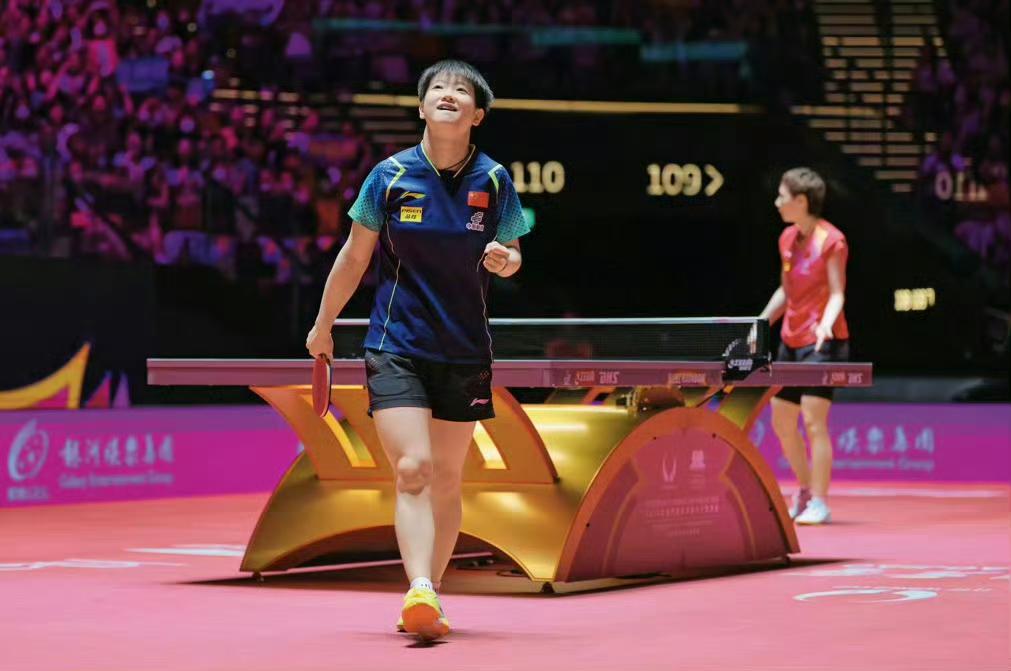 神仙同框！孙颖莎王曼昱2026双冠合照刷屏，“你憔悴我替你明媚”太好磕
 
20