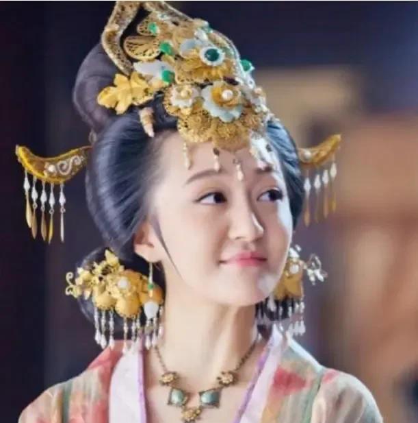 995年，皇嫂宋皇后去世，但宋太宗却不按皇后的礼仪为她治丧。

颇得太宗赏识的王