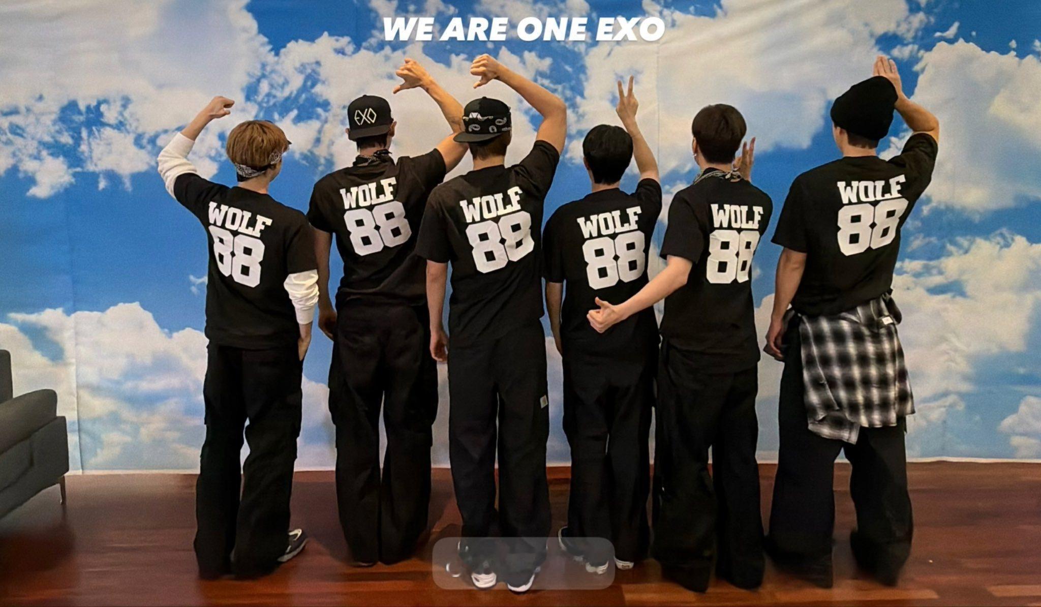 EXO INS更新，蓝天白云+WOLF！ 