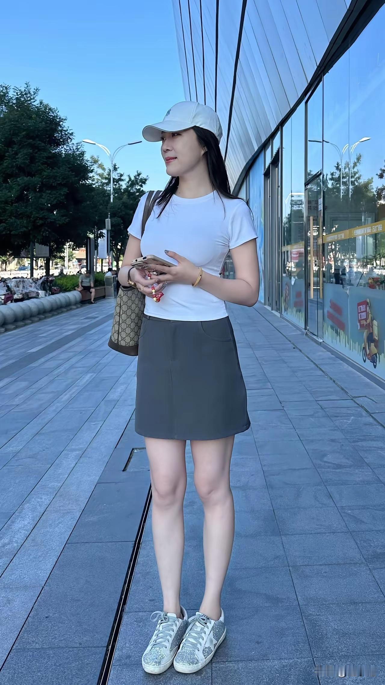 这就是传说中的“肤白貌美，大长腿”吗？

腿直美女 气质腿精 腿细美女 老婆超绝