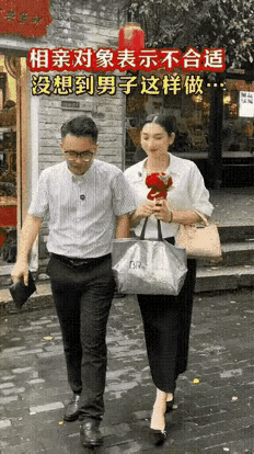 就该这样！
共同参加相亲大会，还真得对上眼了，相谈甚欢，印象不错，既有共同语言又
