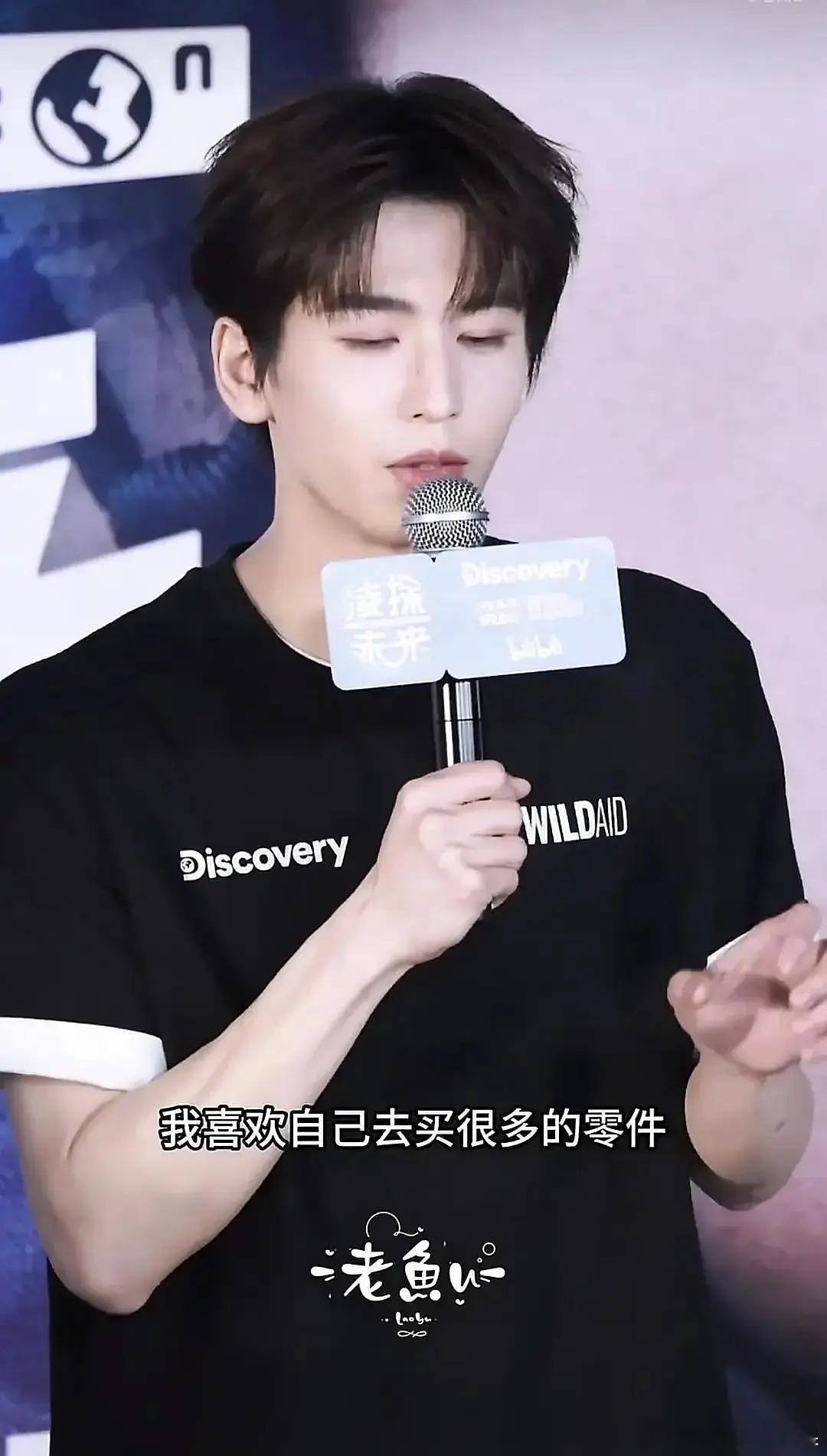 电脑是没有后视镜的。。。 