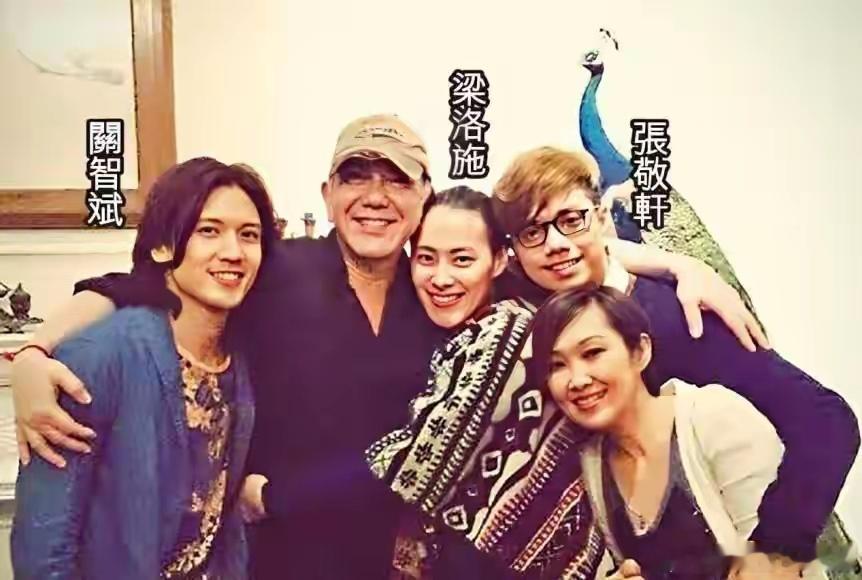 连装一下都懒，这么急着推张敬轩出来，英皇也是没有办法。思维敏捷的人应该都有所察觉