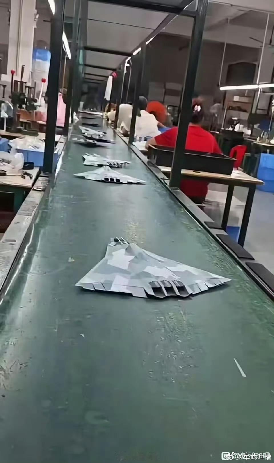 歼36已经在流水线量产，工业克苏鲁恐怖如斯[阴险][阴险][阴险] ​​​
