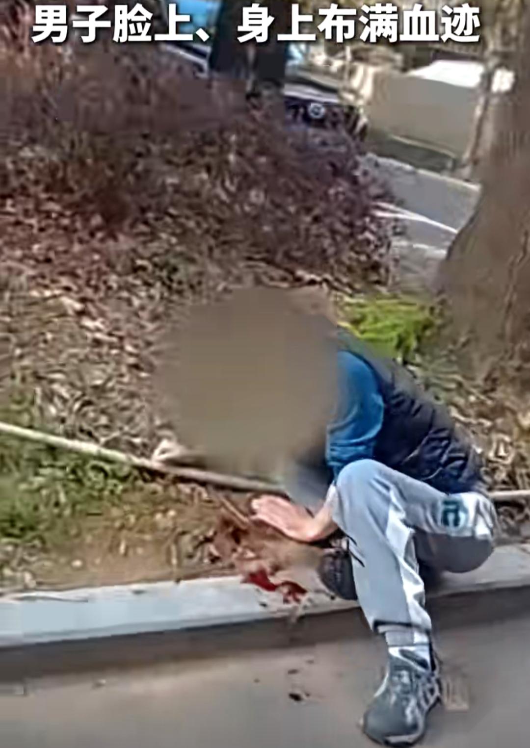 “快到了！再坚持一下！叔叔再坚持一下！”浙江金华的街头，民警程思远和辅警蒋志增的