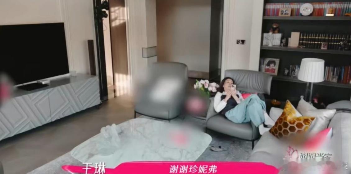 王琳穿的是新裙子捡回的是少女心 看王琳在《姐姐当家》里提起黑池比赛的梦想时，眼睛