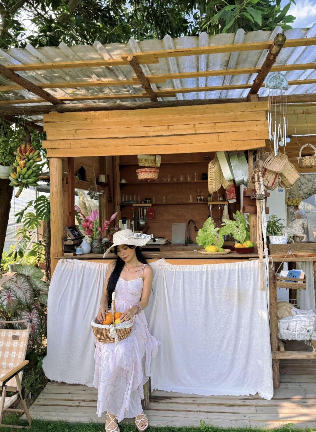 广州从化区，治愈系菠菠萝的花园🌸。如果治愈有颜色，那一定是夏天的绿色 生机勃勃