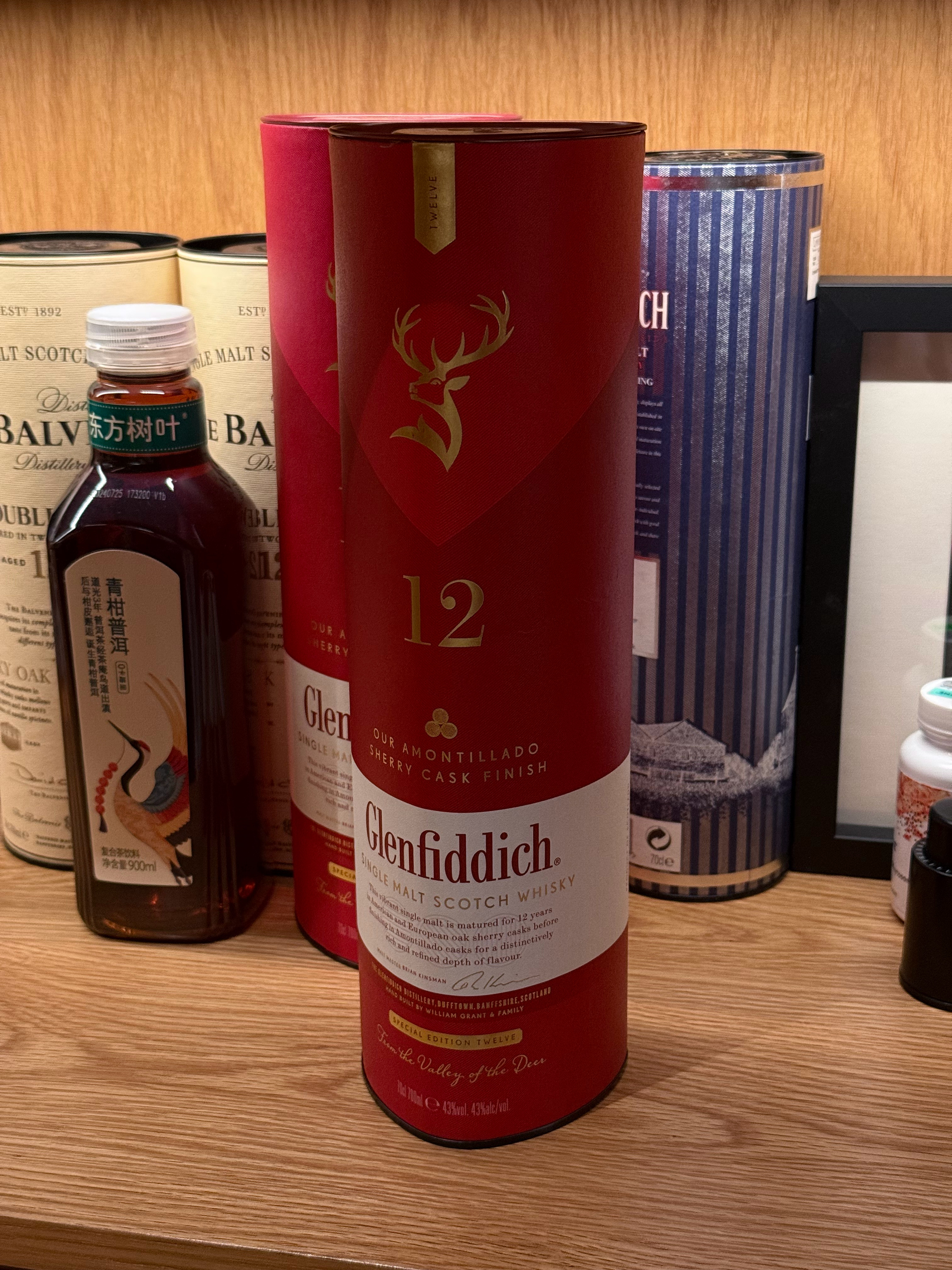 试试这个雪梨桶，比普通格兰菲迪12年贵一倍竟然，没喝过。盒子很喜庆，喜欢这个设计