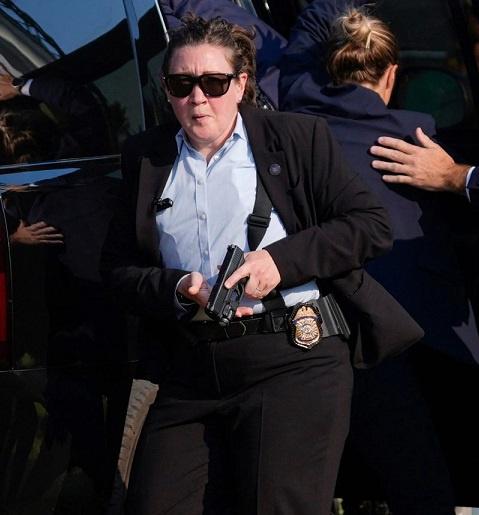 在7月13日，美国前总统特朗普遭到刺杀当天，美国特勤局的女保镖遭到了质疑，特别是