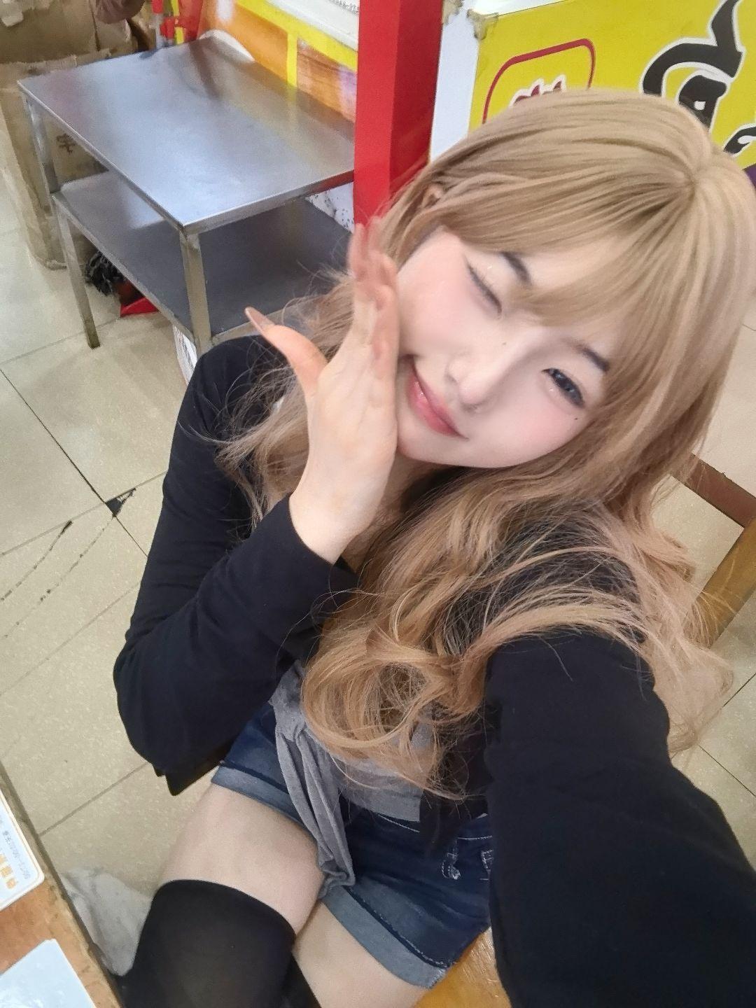 晚上一起出来吃宵夜呀