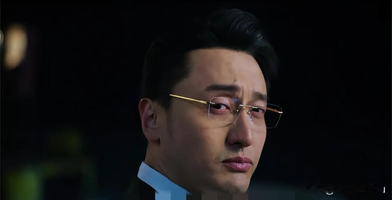 中国的电视剧也开始转向底层人物，小人物的反抗或者说崛起更能打动观众，因为观众看腻