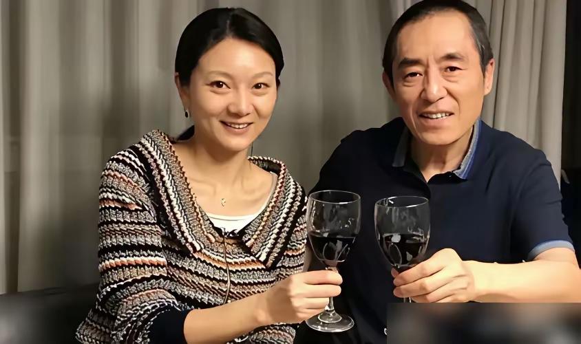 艺谋和陈婷，
代差三十龄。
执手若干载，
皆已不年轻。