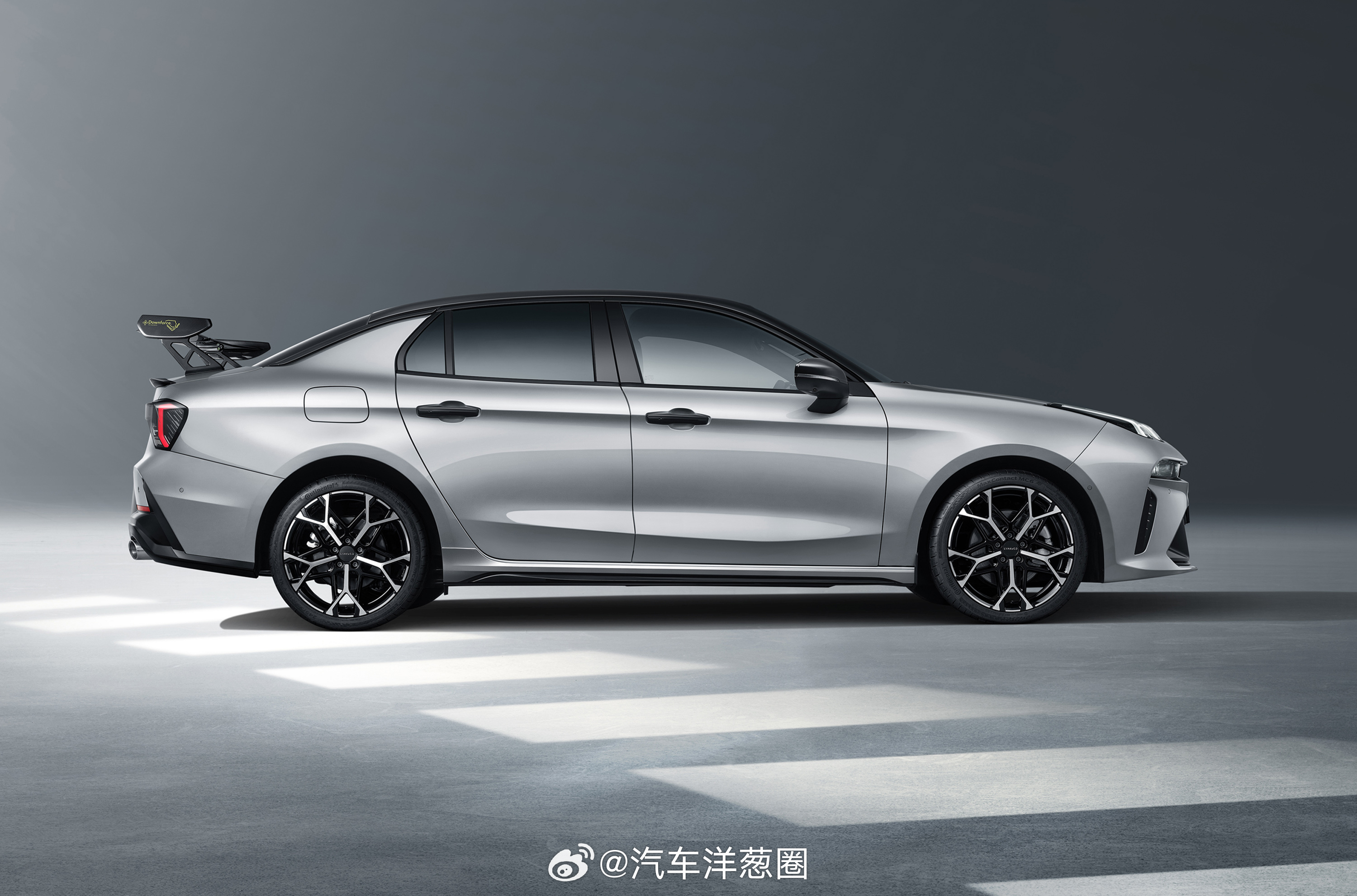 领克03大尾翼版上市，售价15.98万元零百加速6.5秒装备大尺寸碳纤维车尾扰流