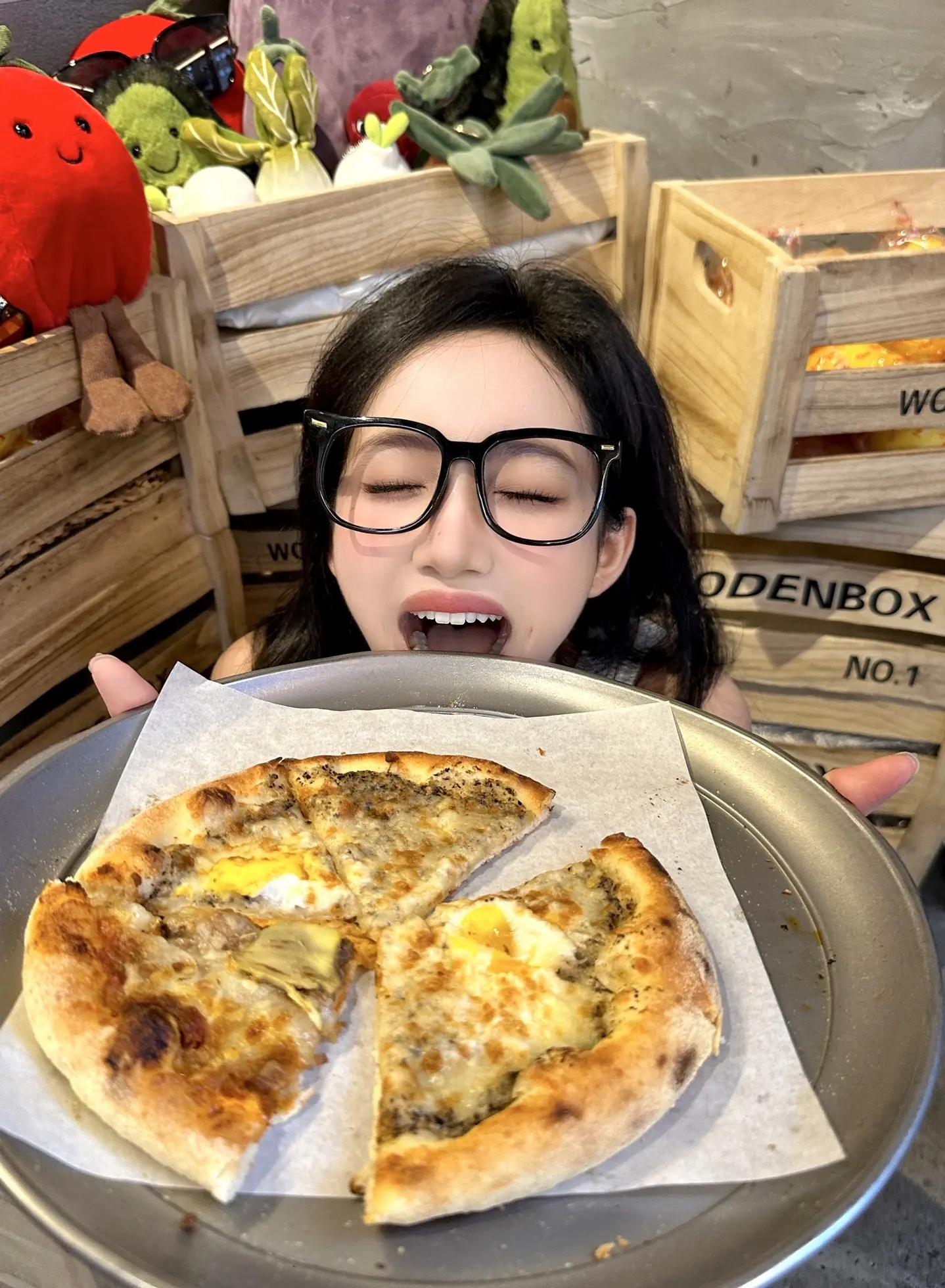 🍕她私底下就是披萨咖啡冰淇淋都来啊。