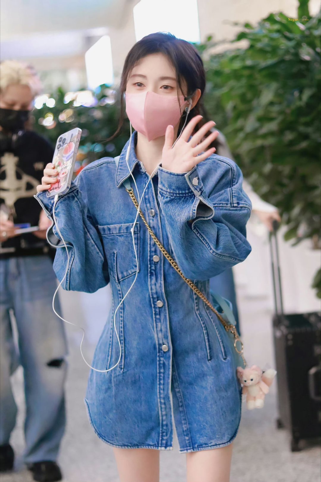鞠婧祎稀有图 鞠婧祎×牛仔外套2022.7.21机场站姐图🈲二改拿图👍🏻➕