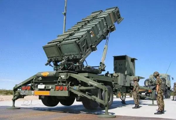 伊朗用高超音速导弹击毁了美国的萨德反导系统和爱国者反导系统，美国的盟友今后还会相