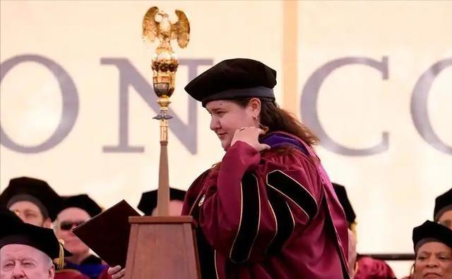 11月30日，泽连斯基突然抛出一枚“王炸”——任命前驻美大使奥克萨娜·马尔卡罗娃